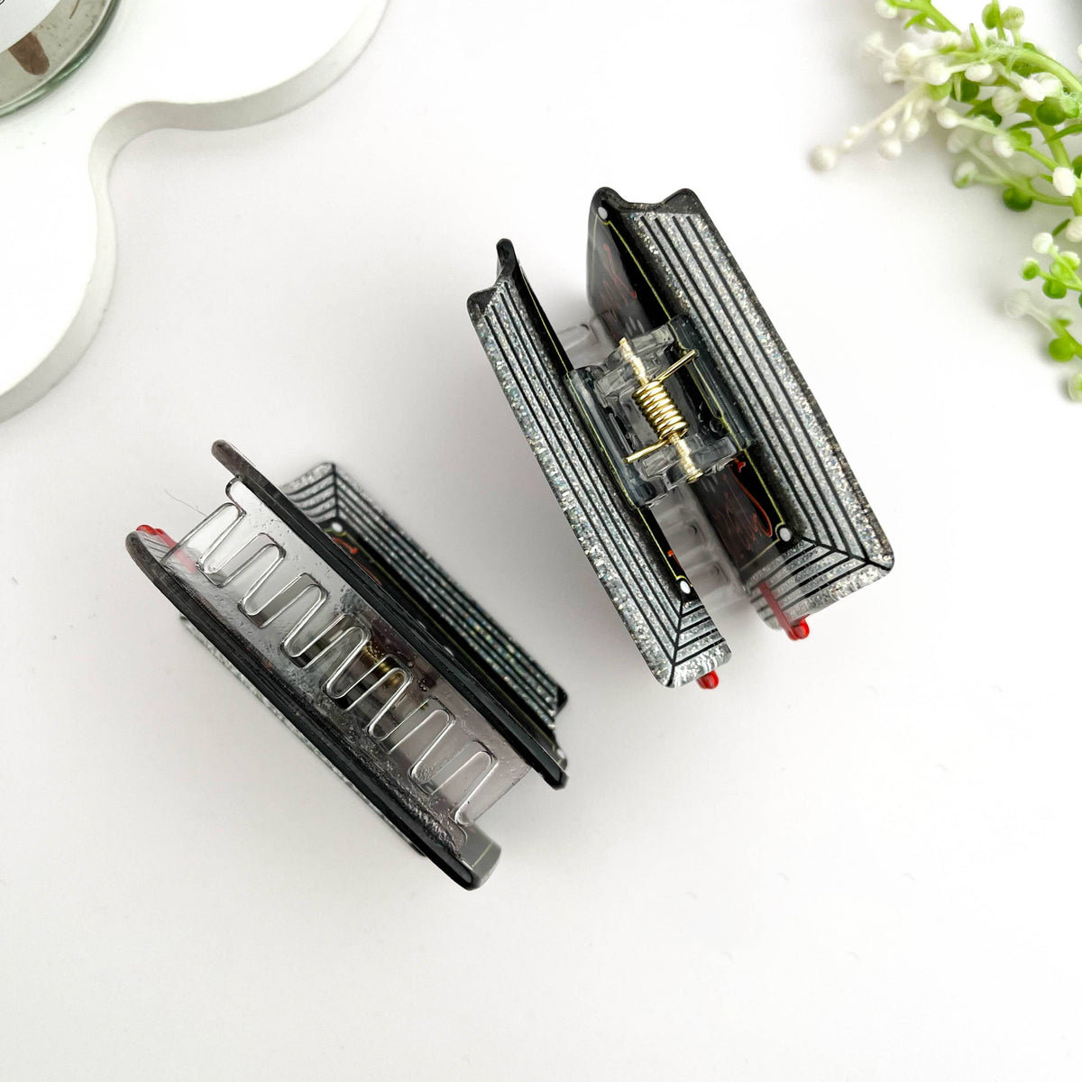 📖 Enchanting Magic Book Hair Claw–Spellbinding Acetate Clip: Gray