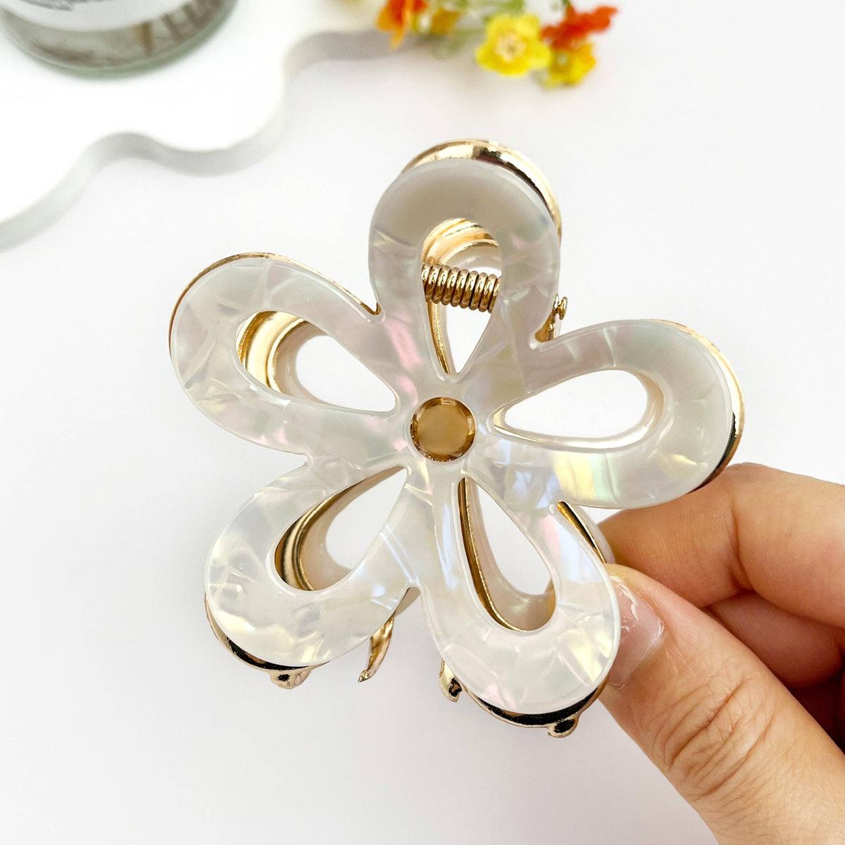 Vintage Floral Acetate Plant-Inspired Hair Claw Clip: White