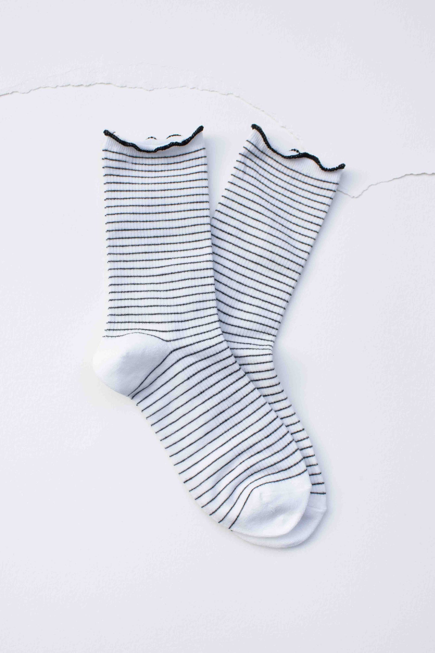 Fine Stripe Ruffle Crew Socks: White