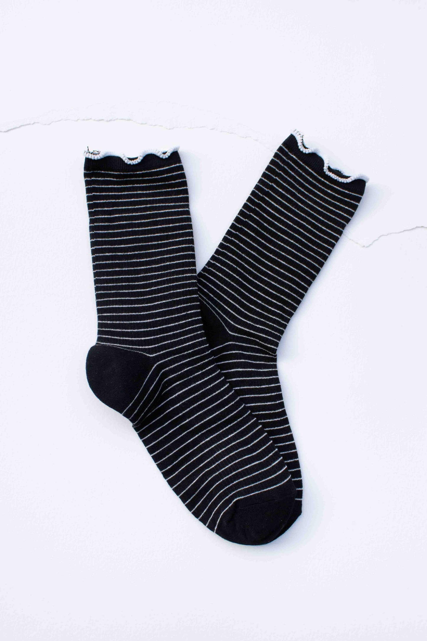Fine Stripe Ruffle Crew Socks: White