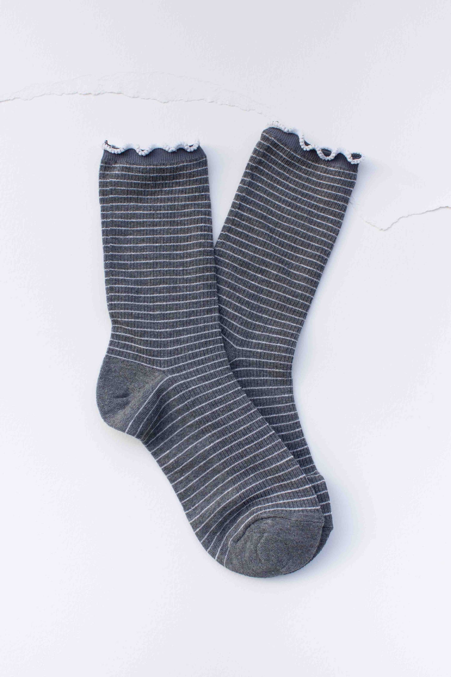 Fine Stripe Ruffle Crew Socks: White