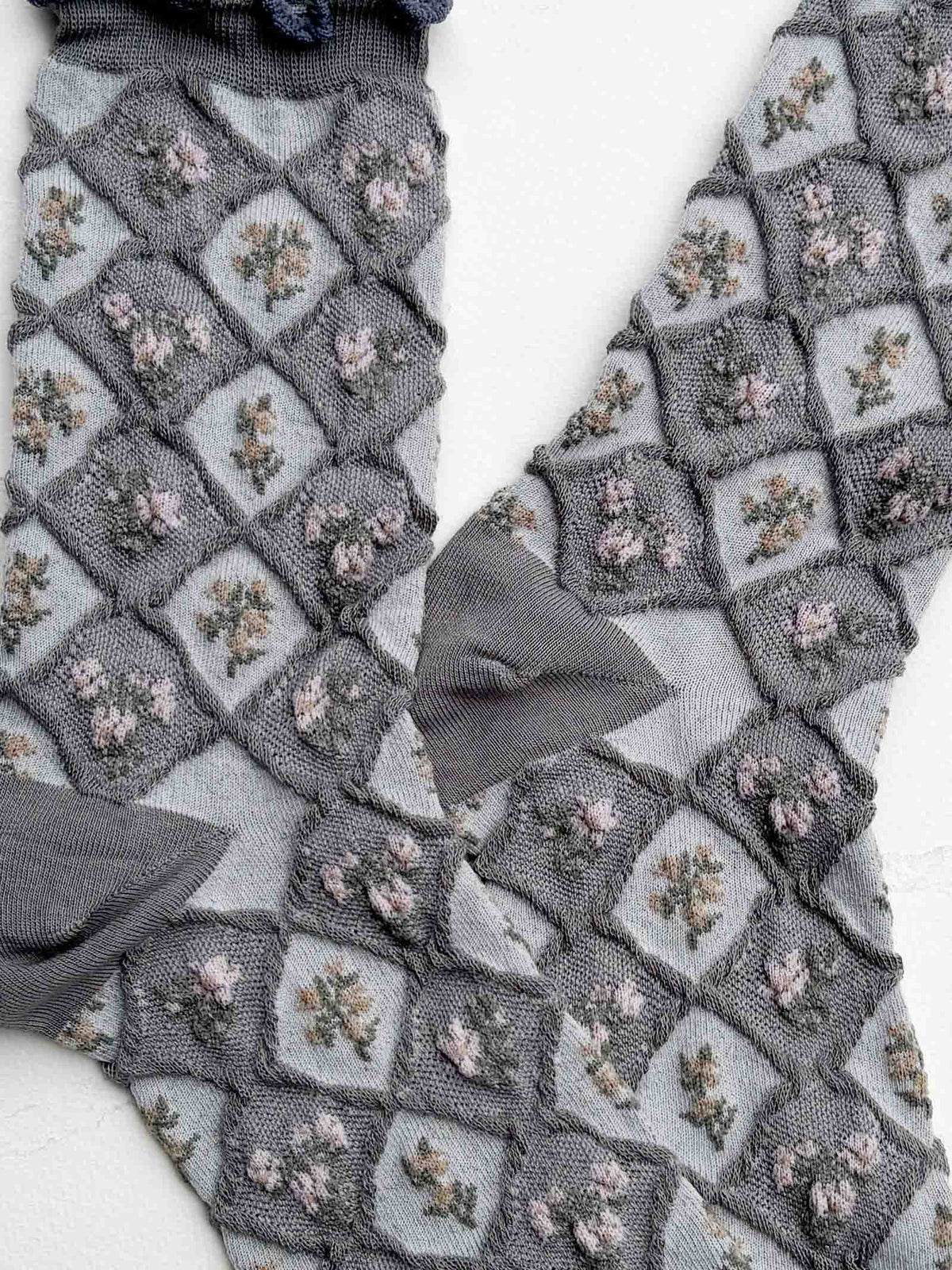 Vintage Diamond Floral Sheer Crew Socks: Beige