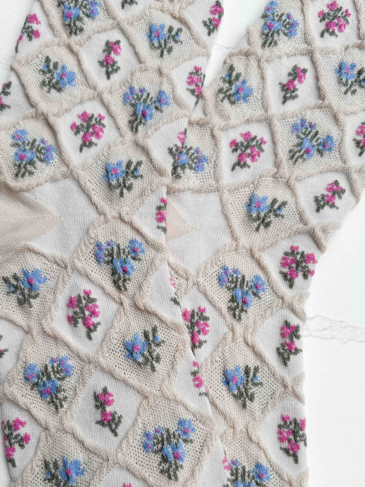 Vintage Diamond Floral Sheer Crew Socks: Beige