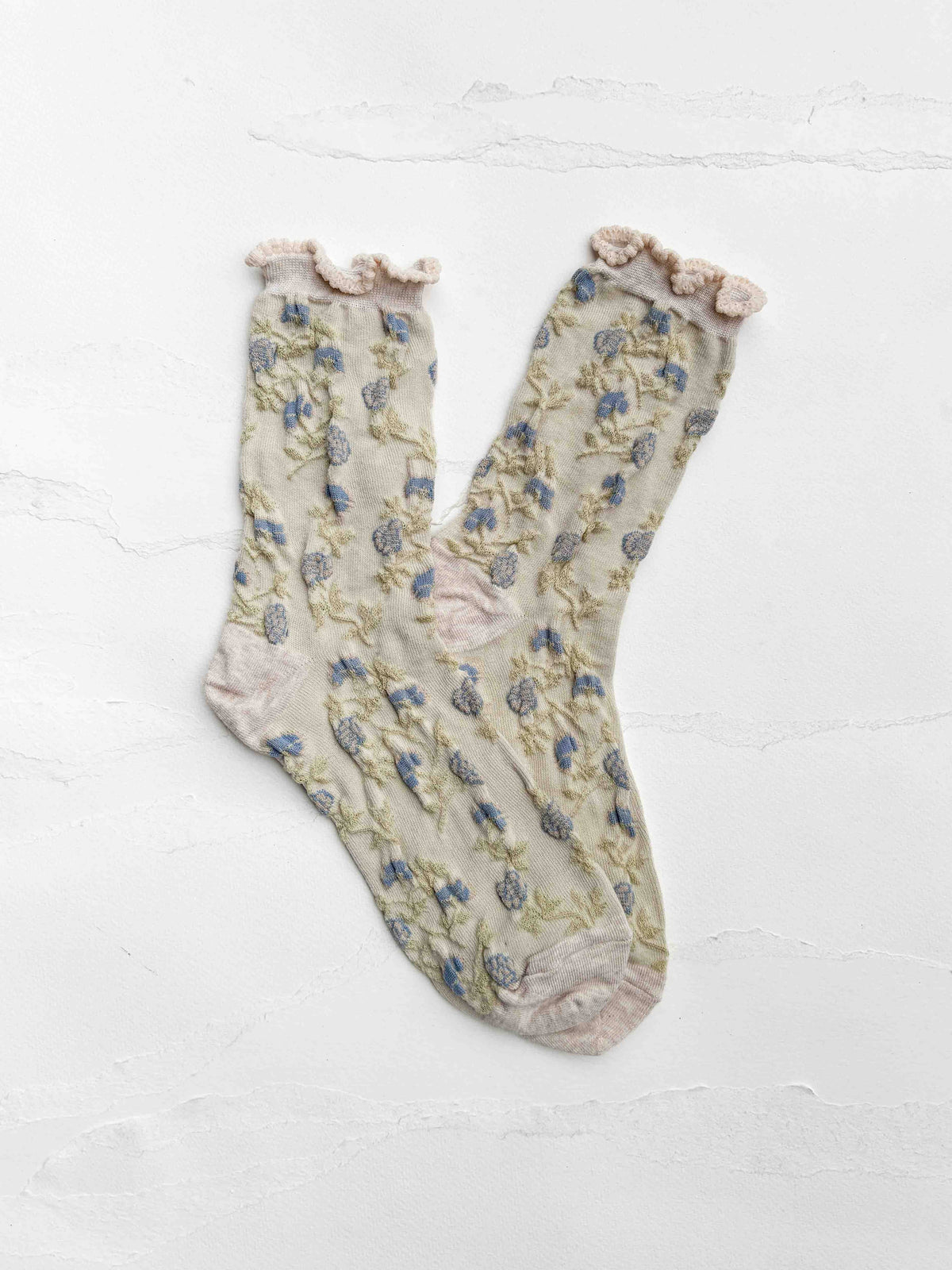 Vintage Rose Floral Cotton Blend Ruffle Socks: Charcoal