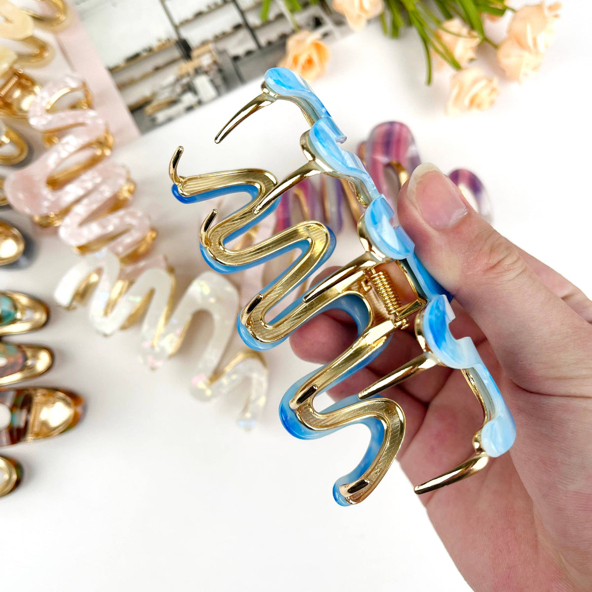 Simple wave hair claw clips: black
