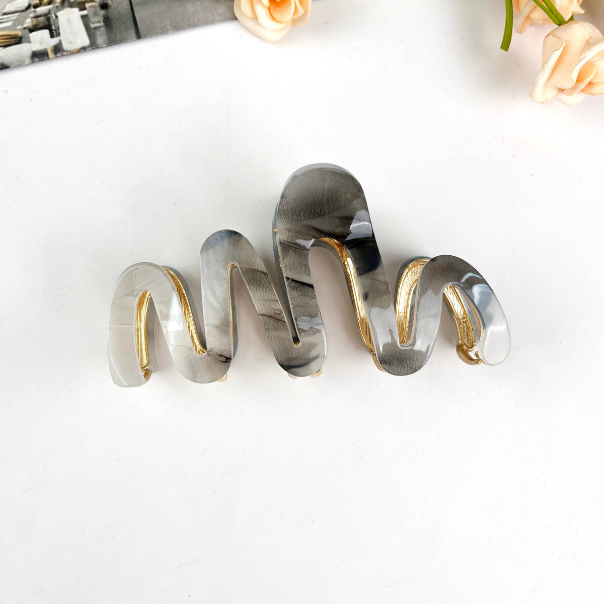 Simple wave hair claw clips: black