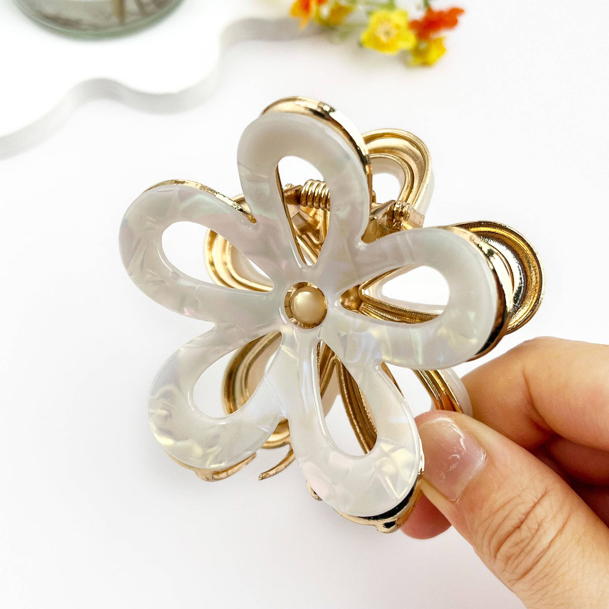 Vintage Floral Acetate Plant-Inspired Hair Claw Clip: White