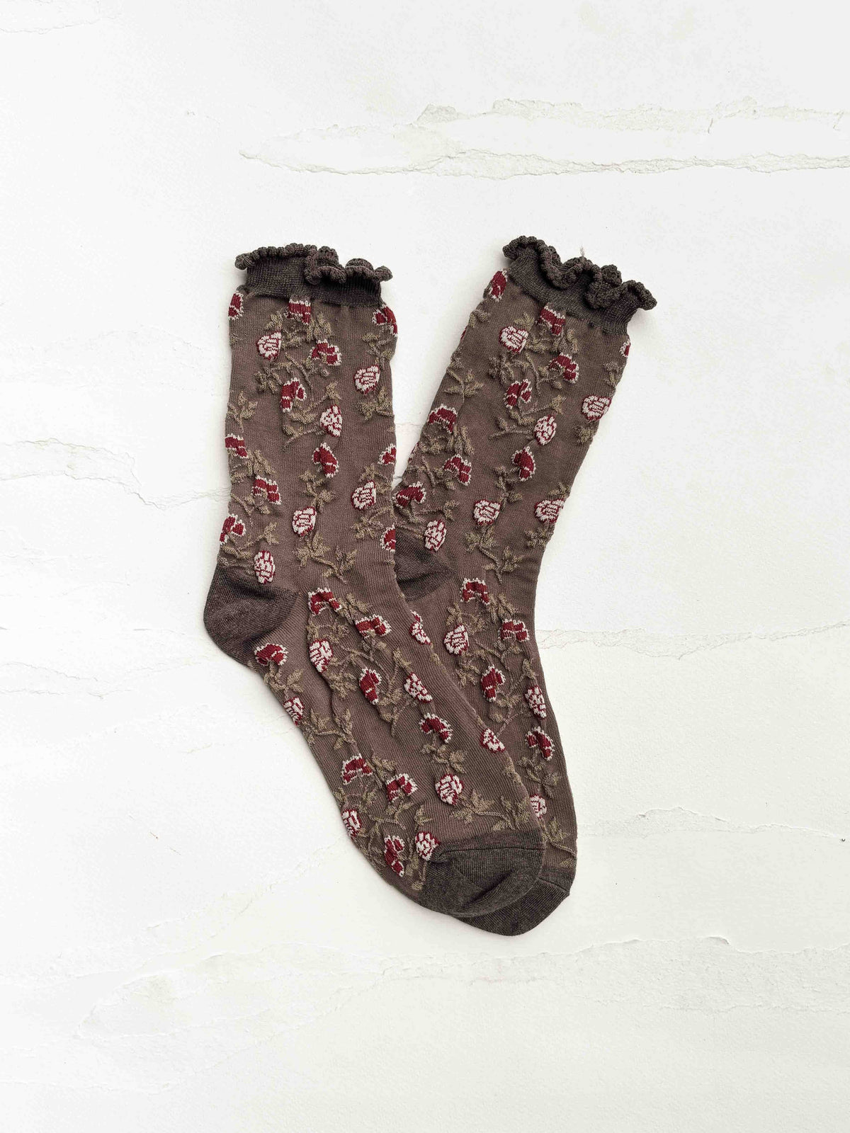 Vintage Rose Floral Cotton Blend Ruffle Socks: Charcoal