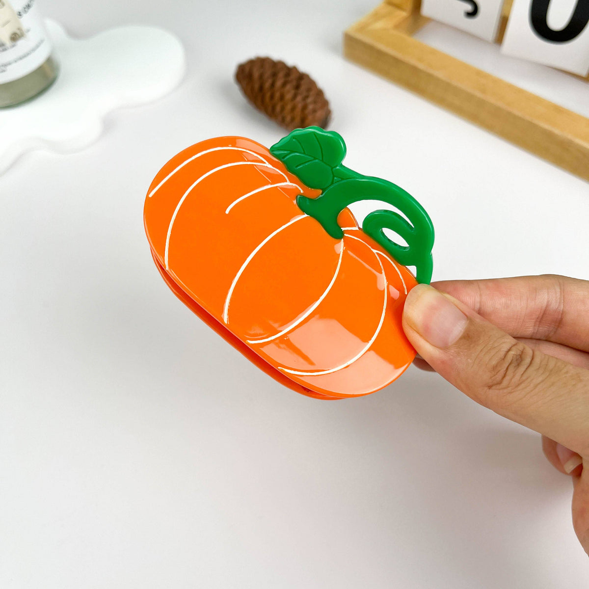 Simulation pumpkin acetate hair claw clip: Orange