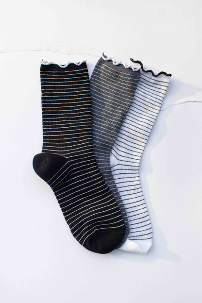 Fine Stripe Ruffle Crew Socks: White